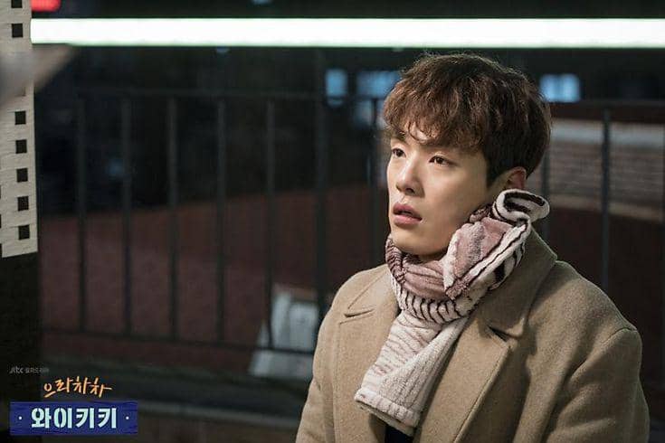 Kim Jung Hyun tampil dalam drama Welcome to Waikiki produksi JTBC dalam salah satu adegan serial tersebut.