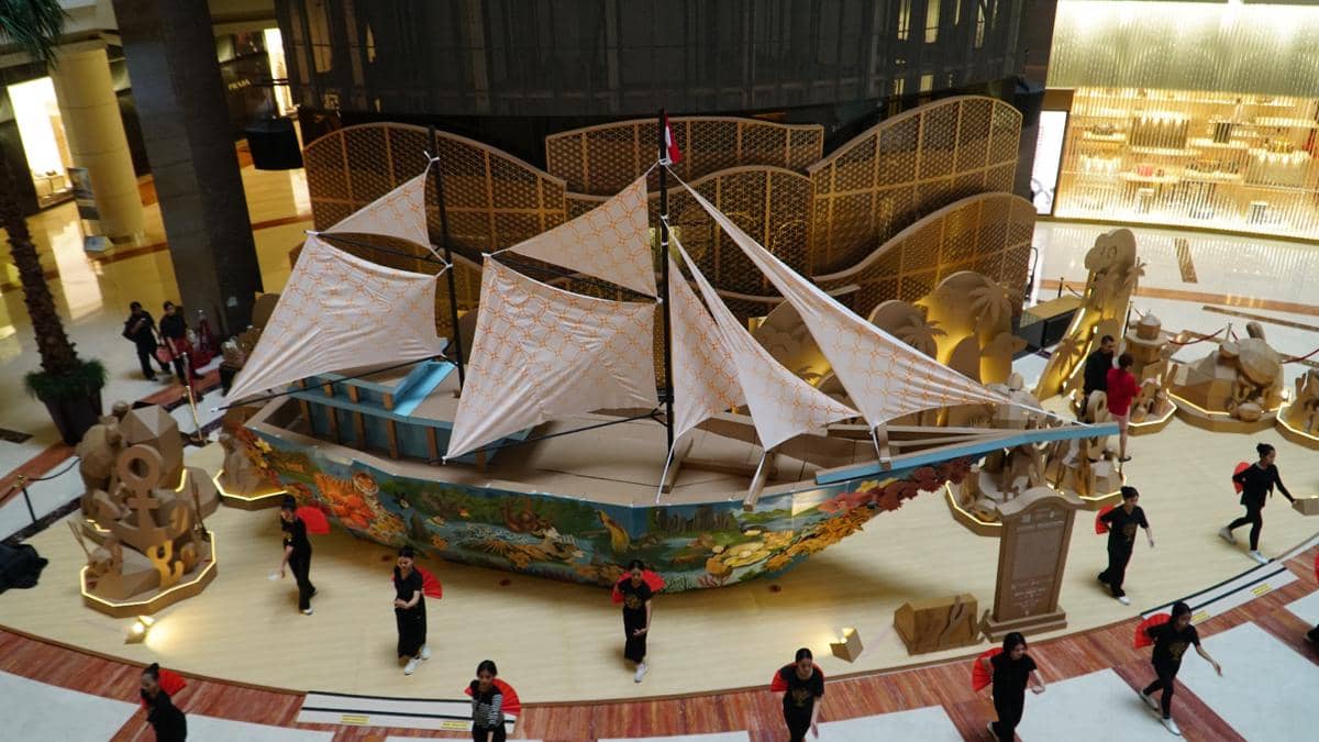 Megah! Kapal Pinisi Karya Dus Duk Duk & Erika Richardo Berlabuh di Pacific Place Mall Jakarta 