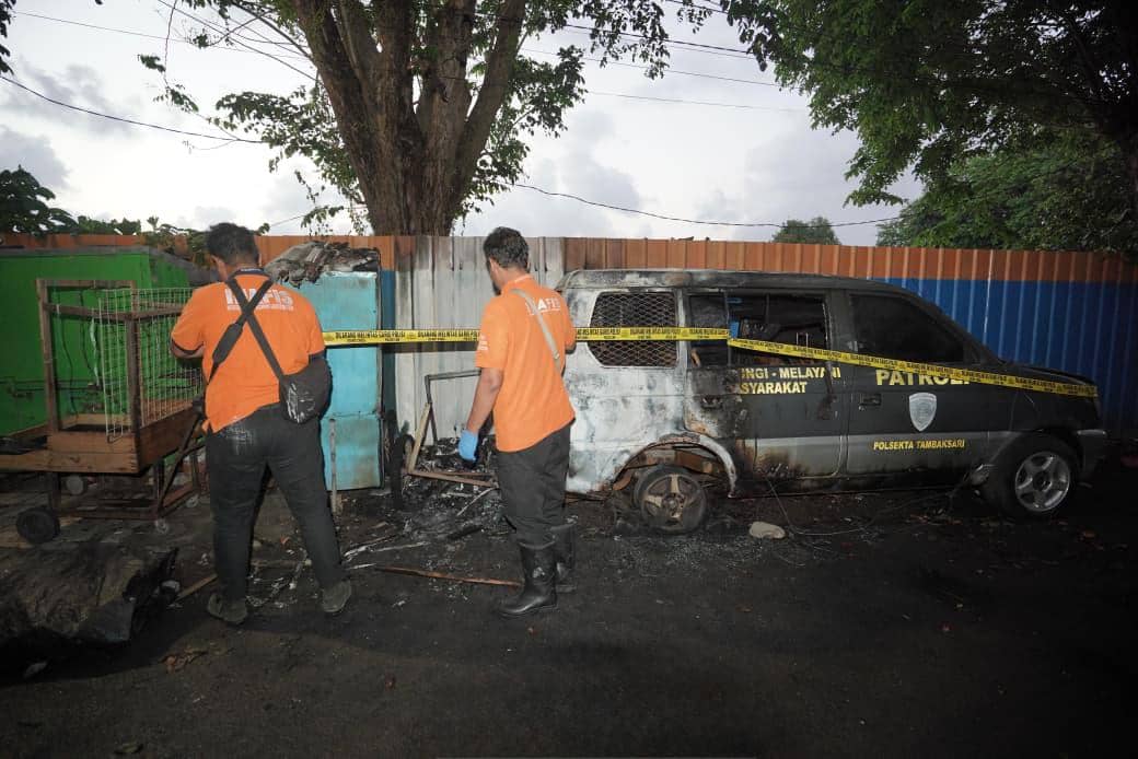 Mobil Polsek Tambaksari Hangus Diduga Dibakar, Satu Orang Ditangkap