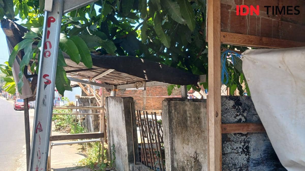 Tempat jualan bensin eceran milik Thelma Humena, penerima BSPS, di Manado pada Jumat, 21 Agustus 2026.