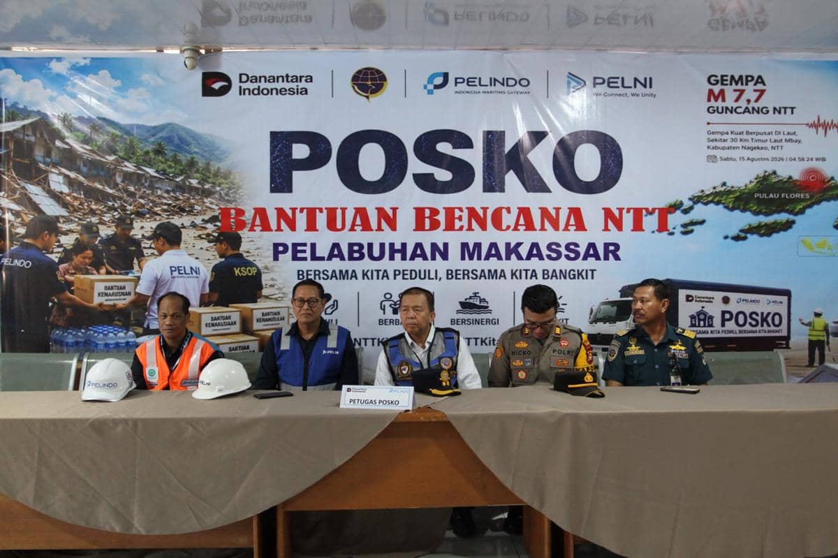 Posko bantuan kemanusiaan bagi korban gempa bumi Nusa Tenggara Timur berada di Pelabuhan Makassar pada Jumat.