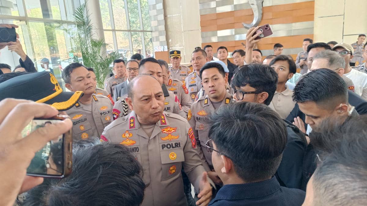 Mahasiswa Unpad Cegat Kapolda Jabar, Serahkan Kajian Kekerasan Demo