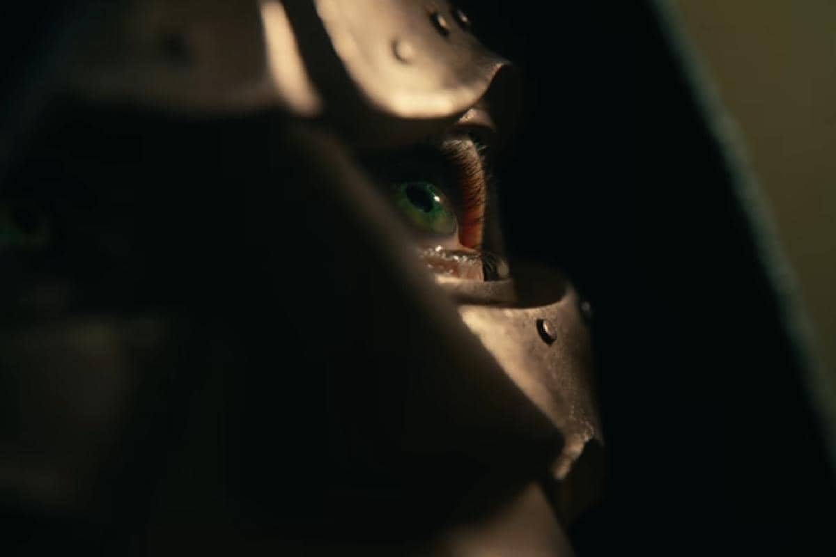 pupil Doctor Doom terlihat berwarna kebiruan