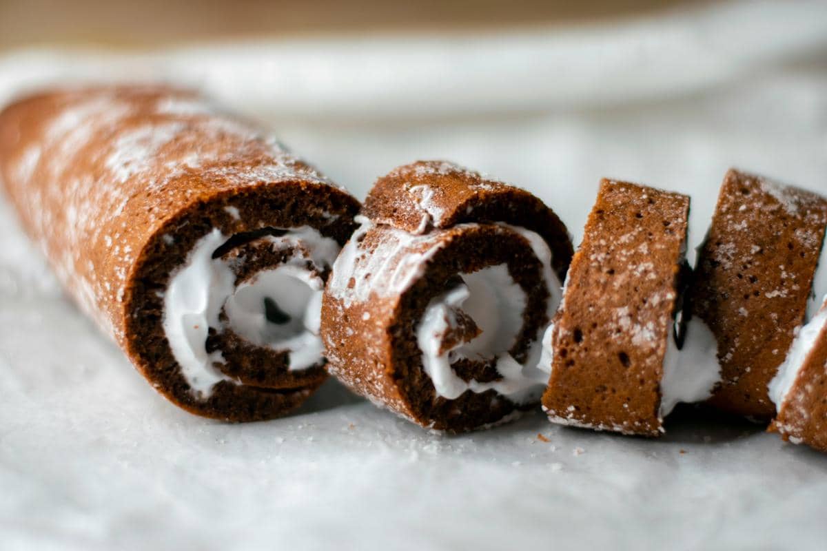 8 Isian Dadar Gulung Cokelat, Camilan Manis yang Memikat