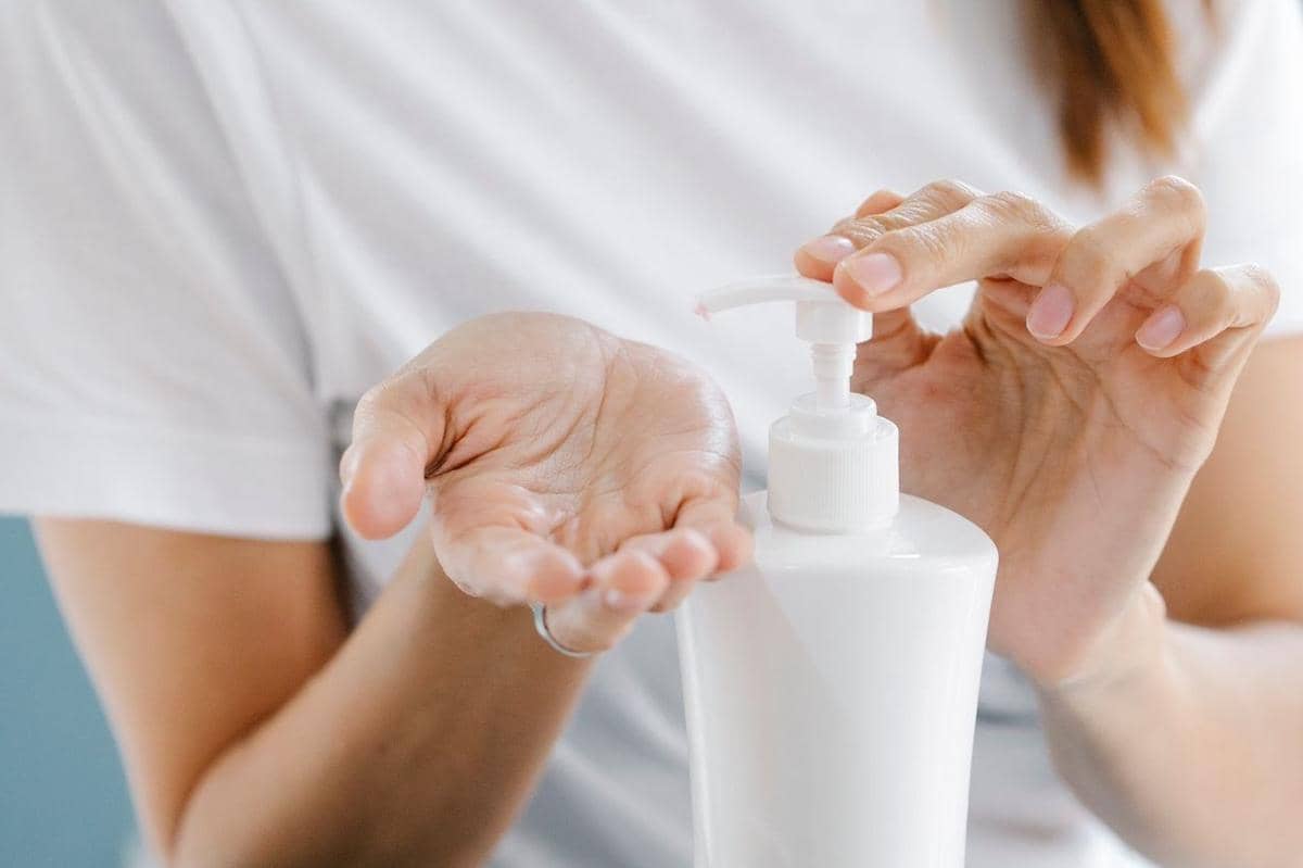 ilustrasi lotion anti nyamuk untuk kulit sensitif dan anak