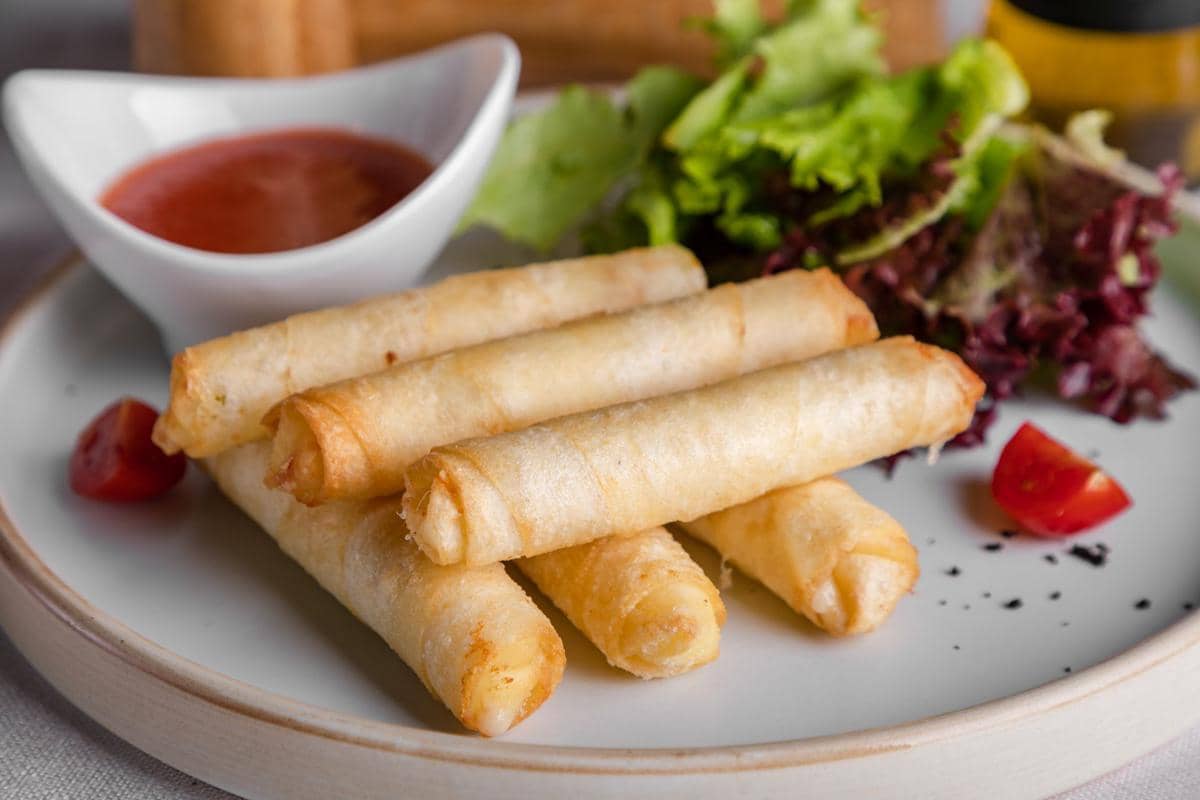 Resep Crispy Rice Paper Banana Cheese, Cemilan Viral yang Renyah 