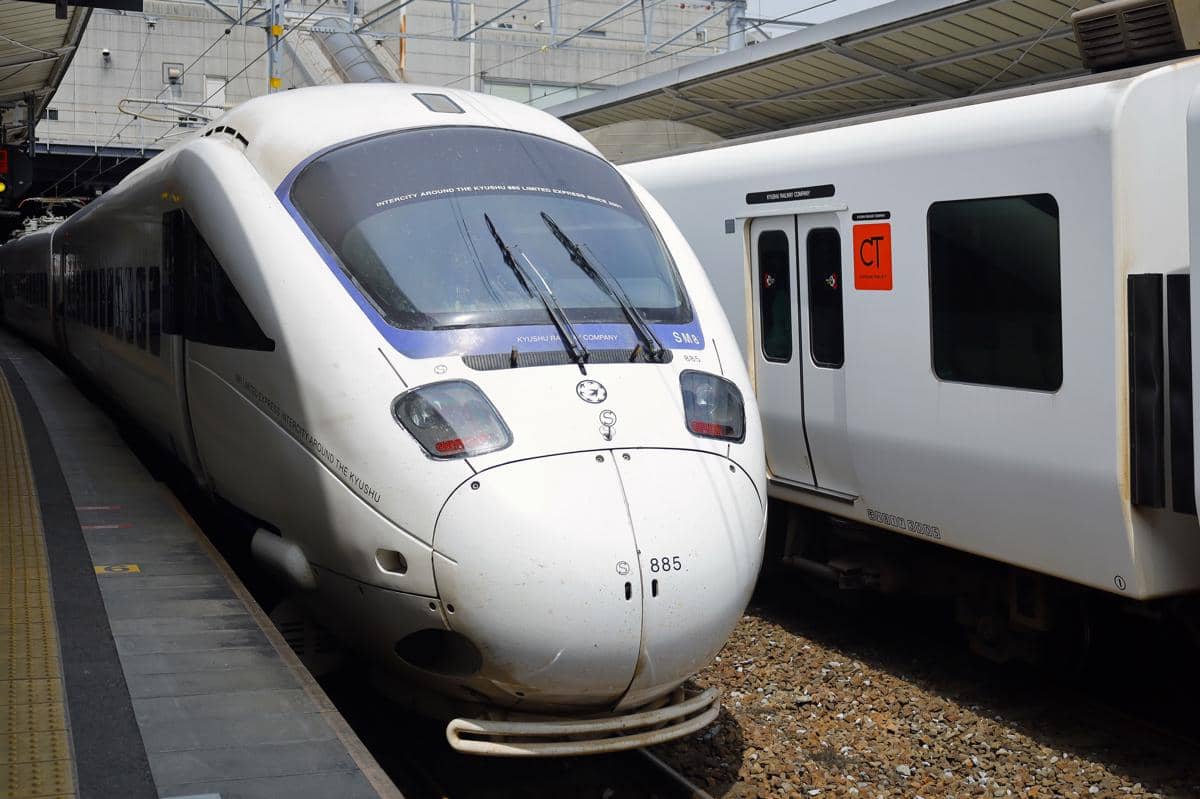 Empat Pekerja Tewas Tertabrak Kereta Ekspres di Jepang