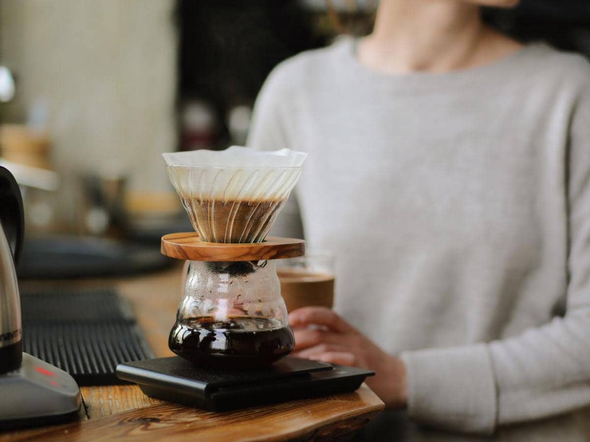 ilustrasi filtered coffee, kopi filter, ngopi, alat pembuat kopi