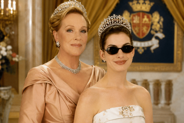 Julie Andrews dan Anne Hathaway dalam The Princess Diaries