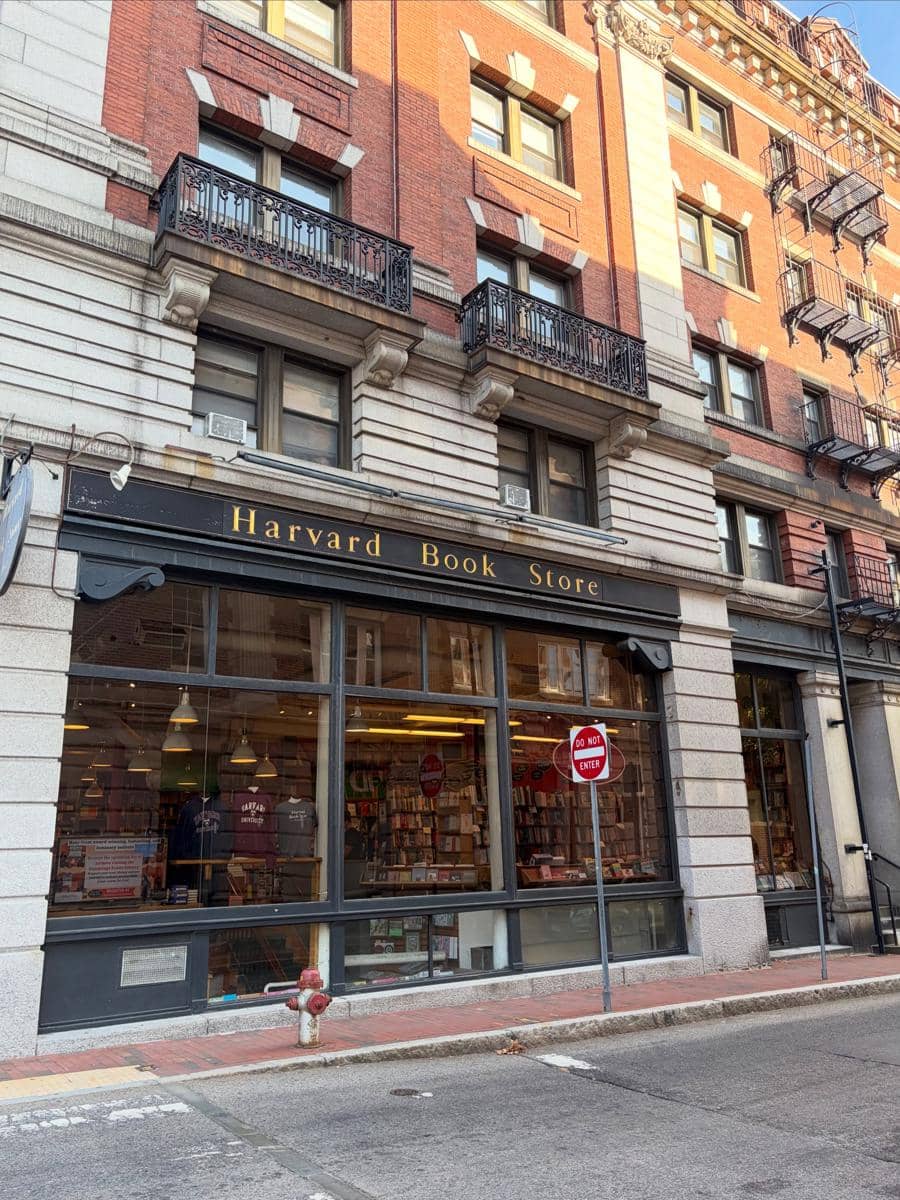 Agatha Chelsea jalan-jalan di sekitar Boston dan Cambridge