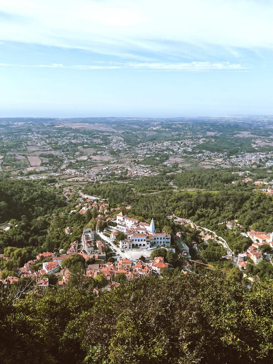 Angela Gilsha saat liburan di Lisbon