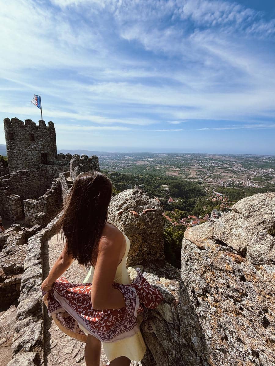Angela Gilsha saat liburan di Lisbon