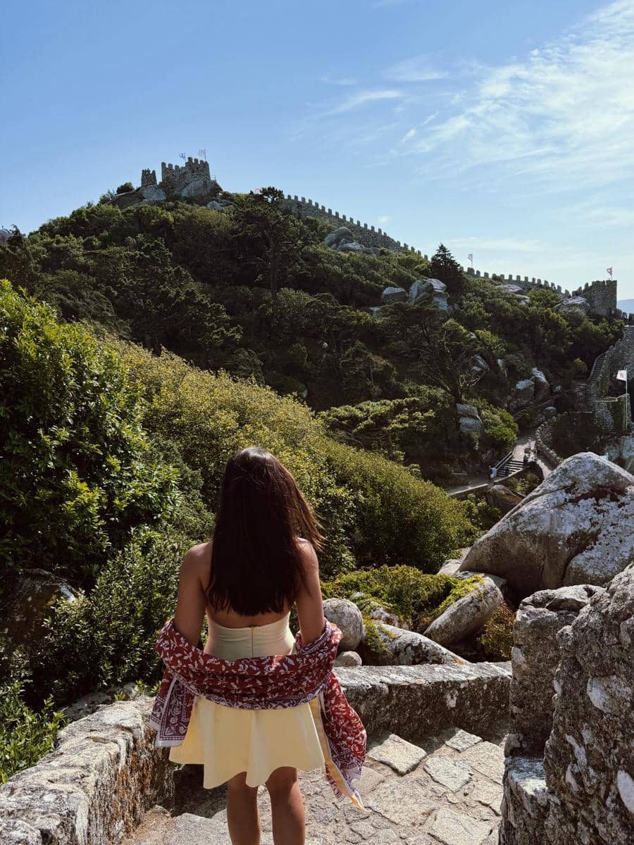 Angela Gilsha saat liburan di Lisbon