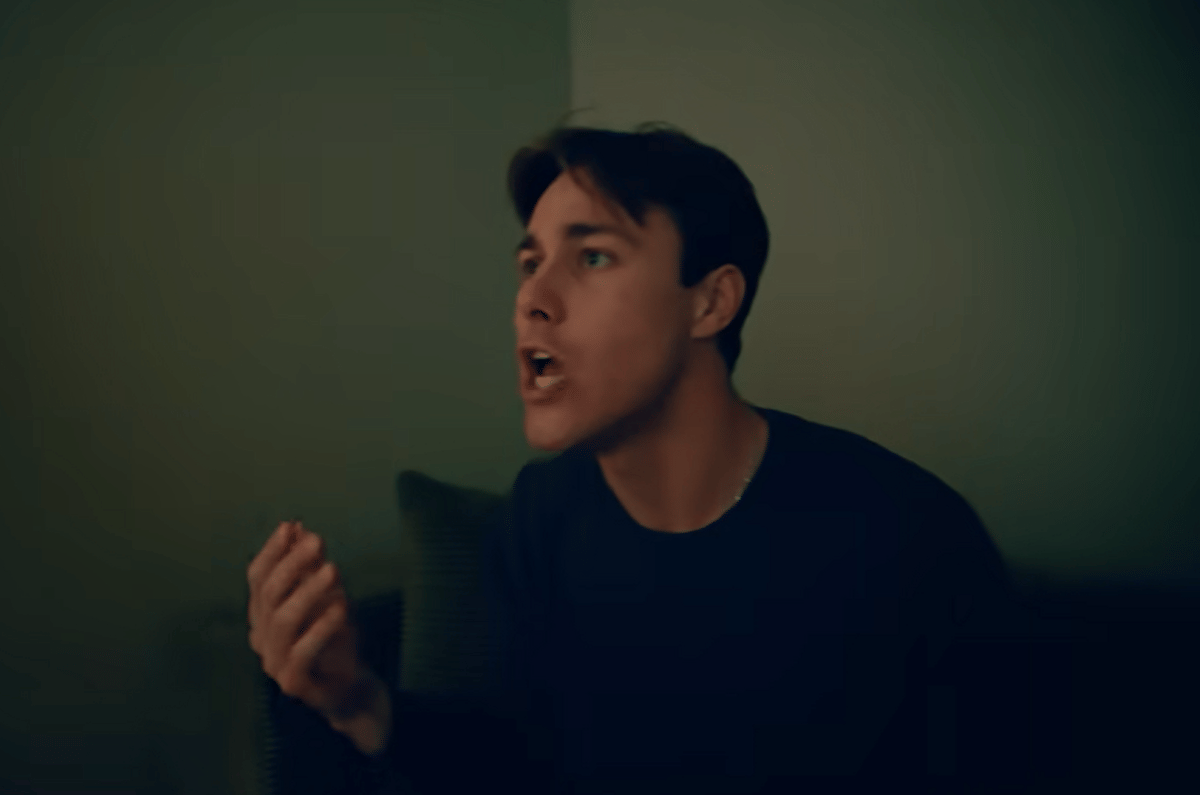 Lirik Lagu What If I Call - Alex Crichton dan Maknanya, FYP di TikTok!