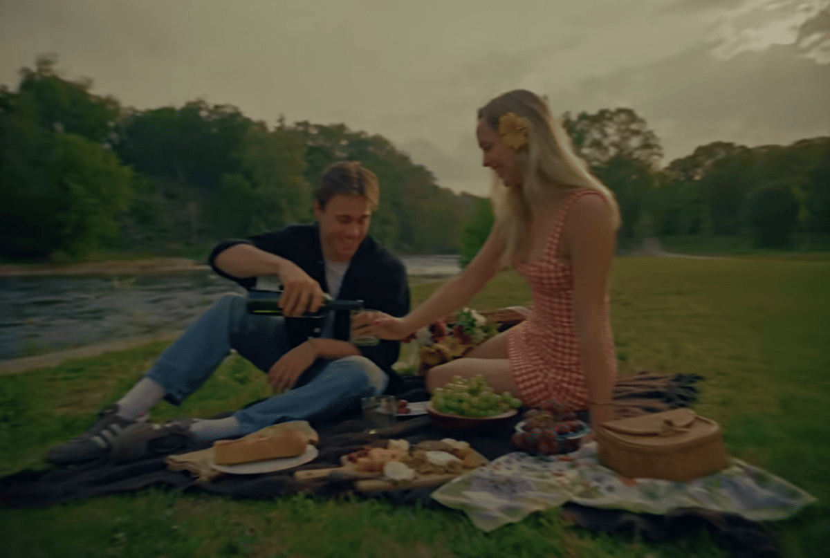 Musik video "What If I Call" - Alex Crichton