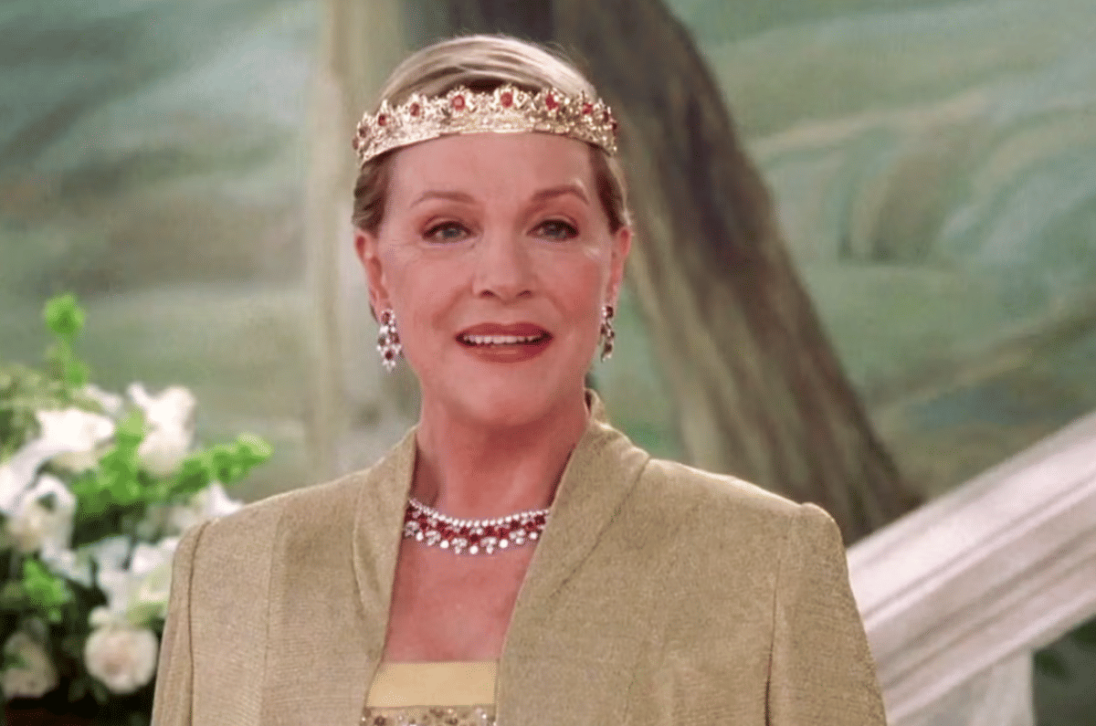 Julie Andrews dalam The Princess Diaries 2: Royal Engagement