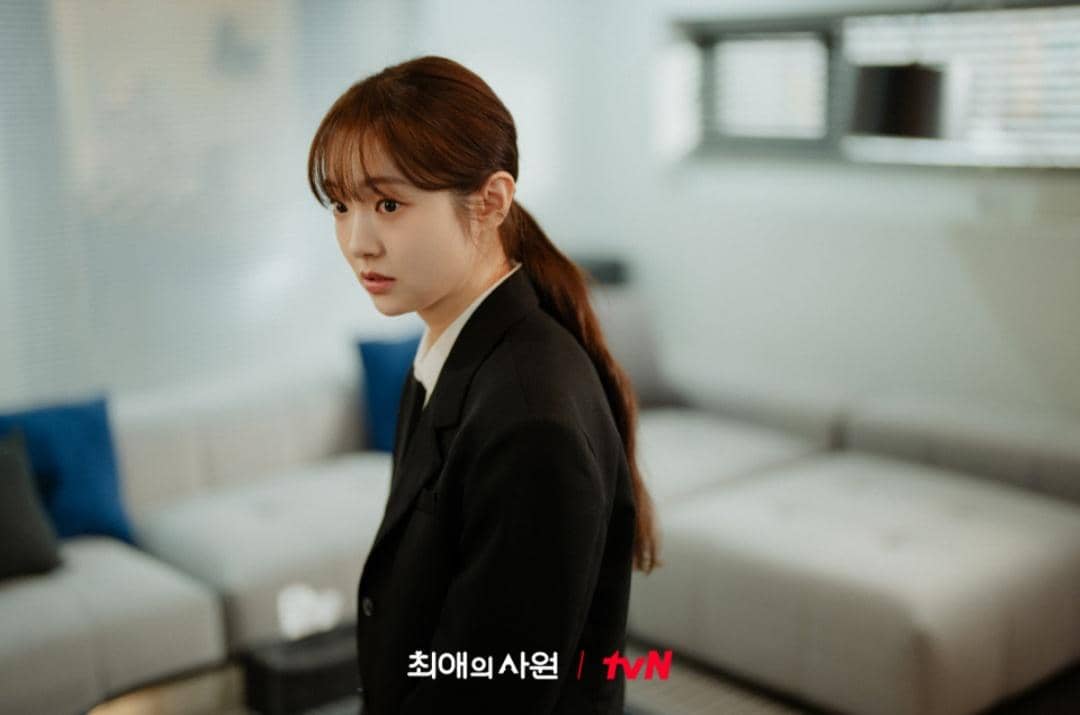 Cuplikan adegan drama Korea My Bias, My Boss yang ditayangkan tvN, memperlihatkan salah satu momen dalam serial tersebut.