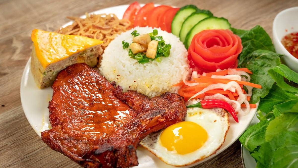 Resep Com Tam, Nasi Patah dengan Daging Babi Panggang Khas Vietnam
