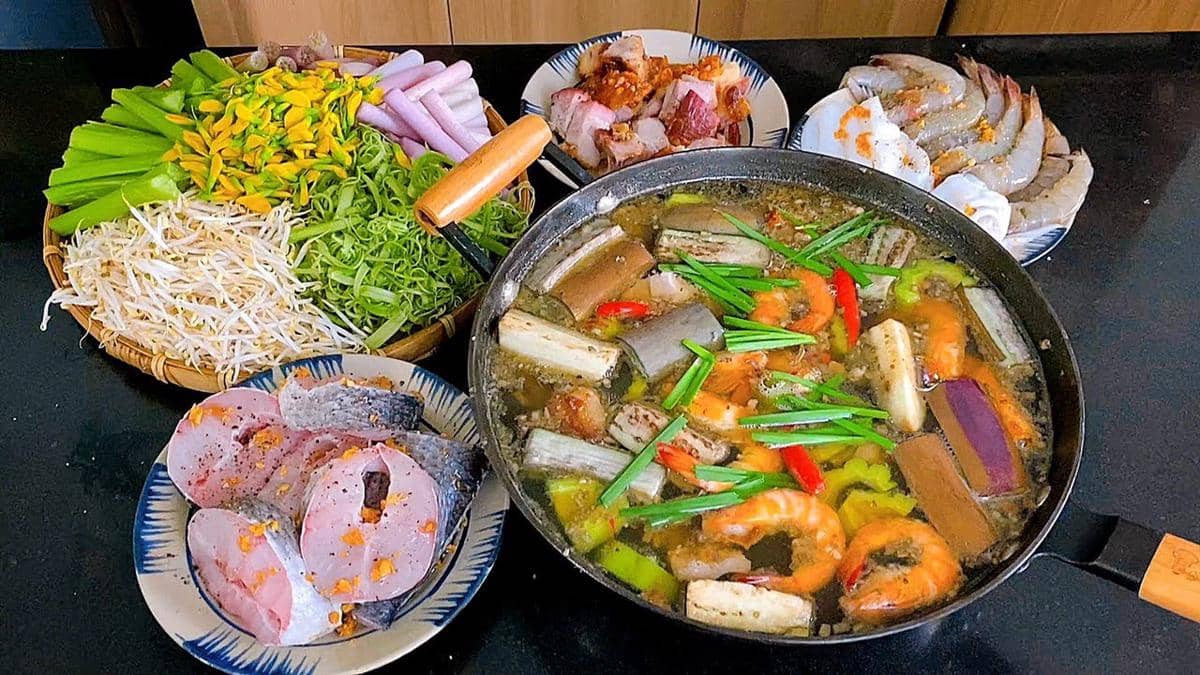 Ilustrasi lau mam, hidangan hot pot khas Vietnam yang disajikan dalam panci, dari kanal YouTube Bếp Của Vợ.