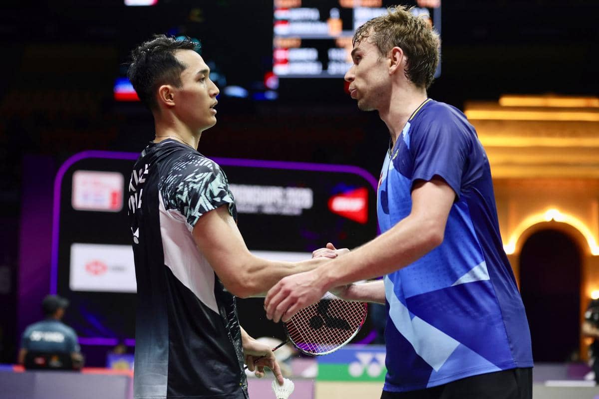 Tunggal putra Indonesia, Jonatan Christie, tumbang dalam babak 16 besar usai kalah dari wakil Denmark, Rasmus Gemke, di Kejuaraan Dunia Bulu