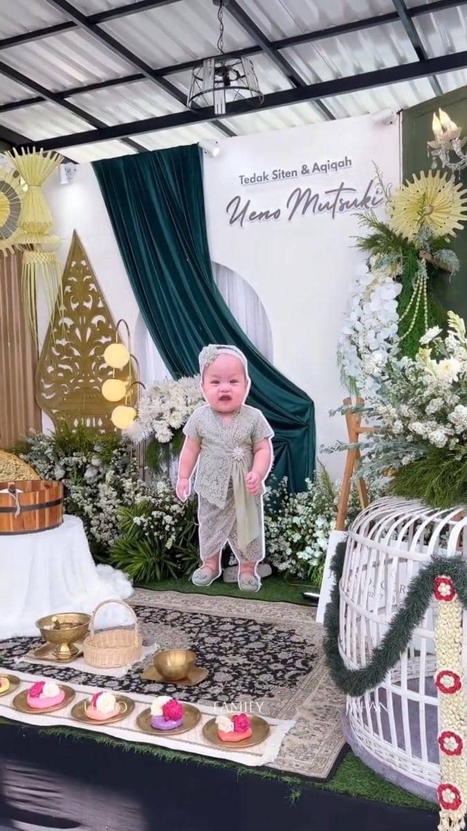tedak siten anak ketiga Ueno Family