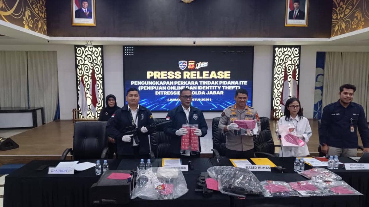 12 Penipu Online Asal Sulsel Ditangkap Polda Jabar, Raup Rp1,4 Miliar