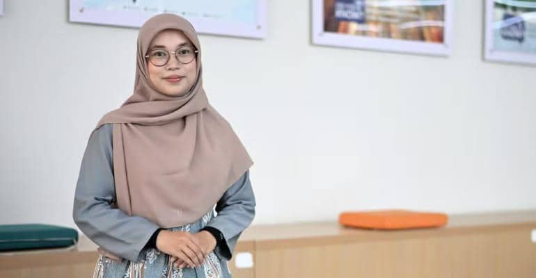 Dulu Bantu Orang Tua di Warung, Kini Aulia Jadi Lulusan Terbaik IPB