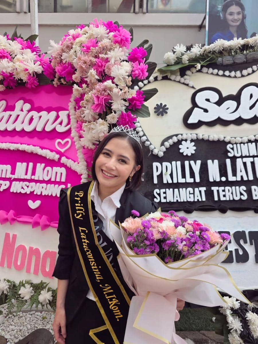 Prilly Latuconsina lulus S2