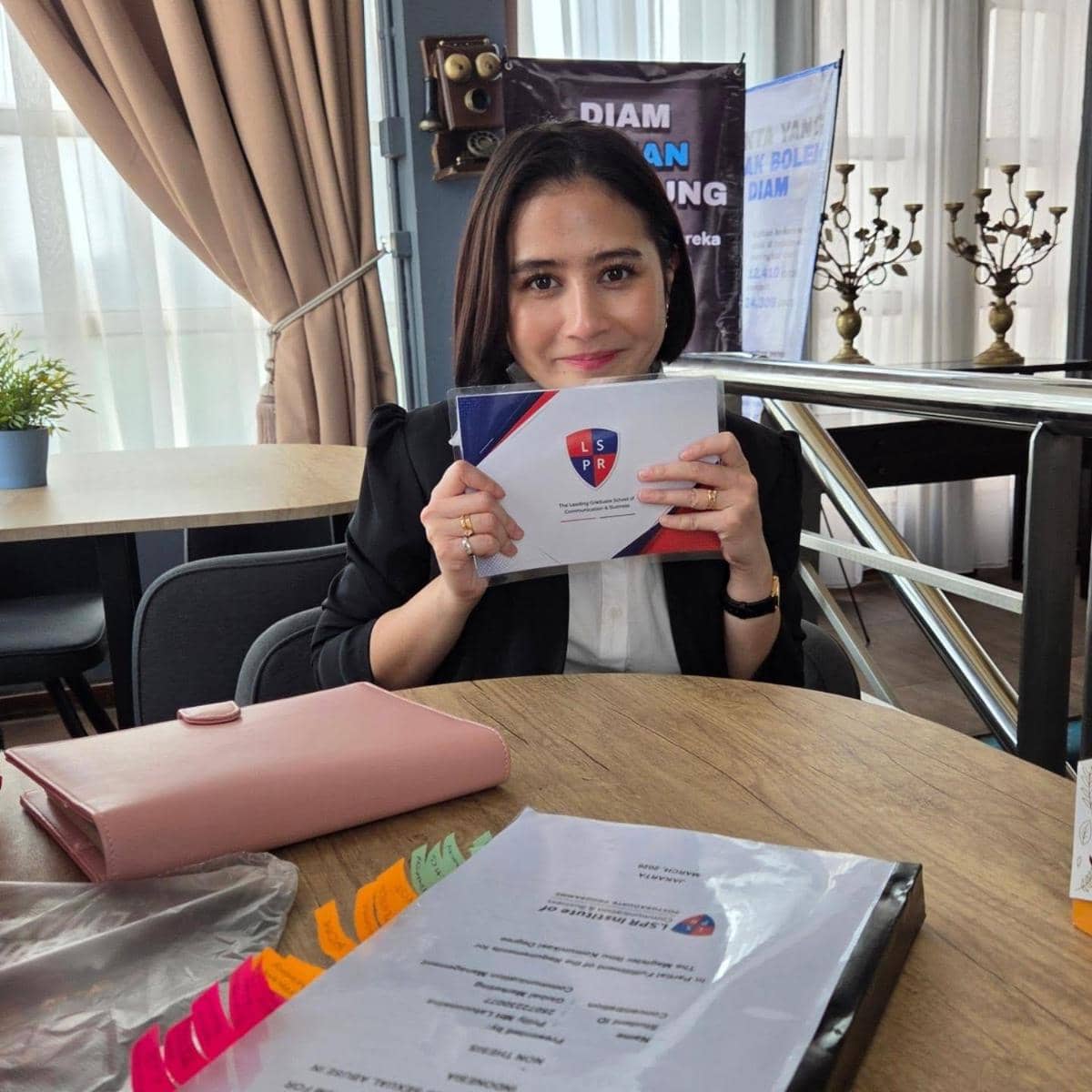 Prilly Latuconsina lulus S2