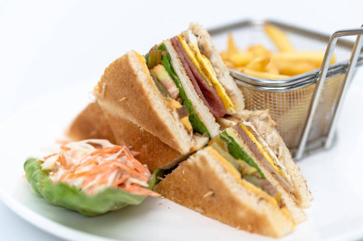Resep Chicken Salad Sandwich ala Deli Amerika, Gurih Bikin Nagih!