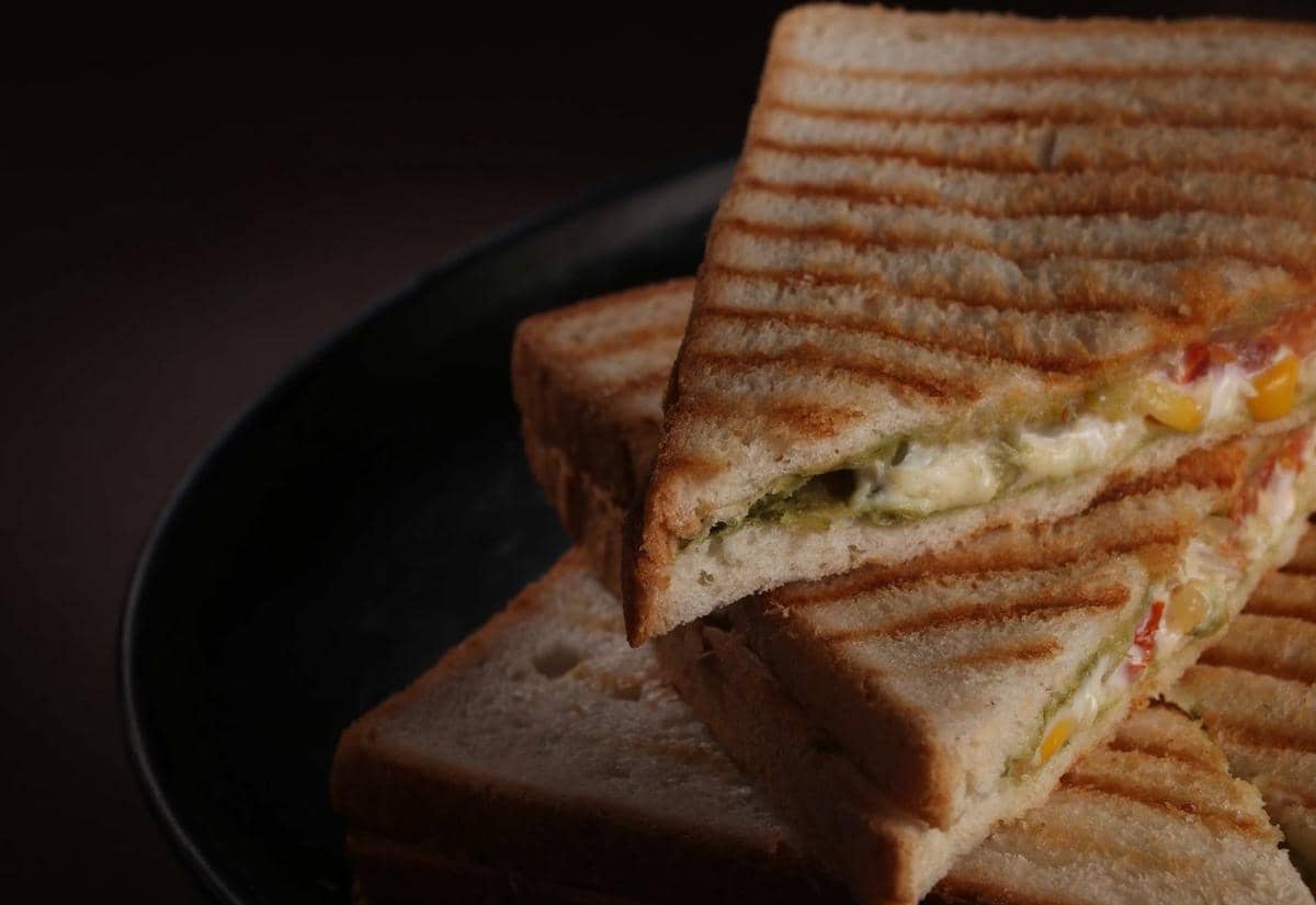 ilustrasi chicken salad sandwich