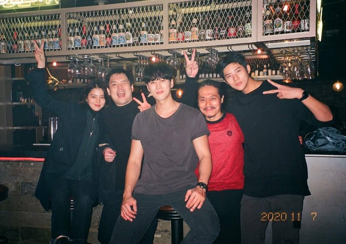 potret Moon Sang Min bersama cast drama My Name