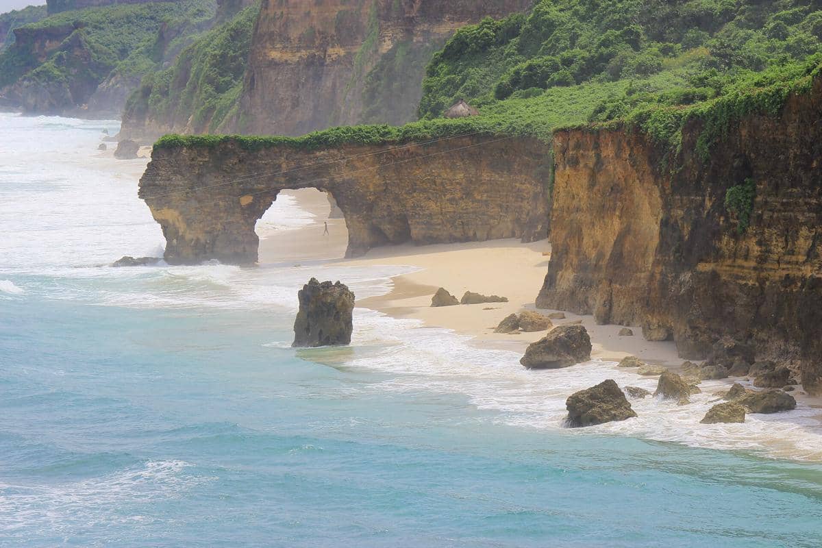 ilustrasi Pantai Mbawana