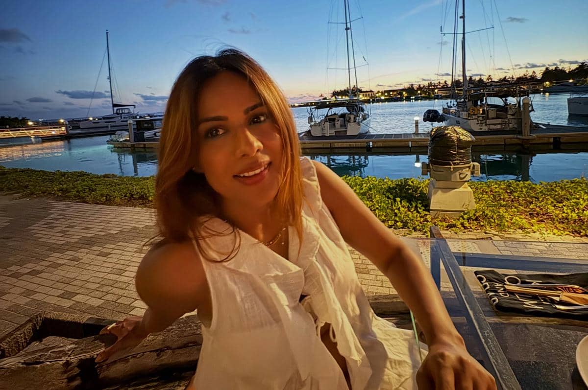 8 Potret Nia Sharma Liburan di Maldives, Seru Abis!