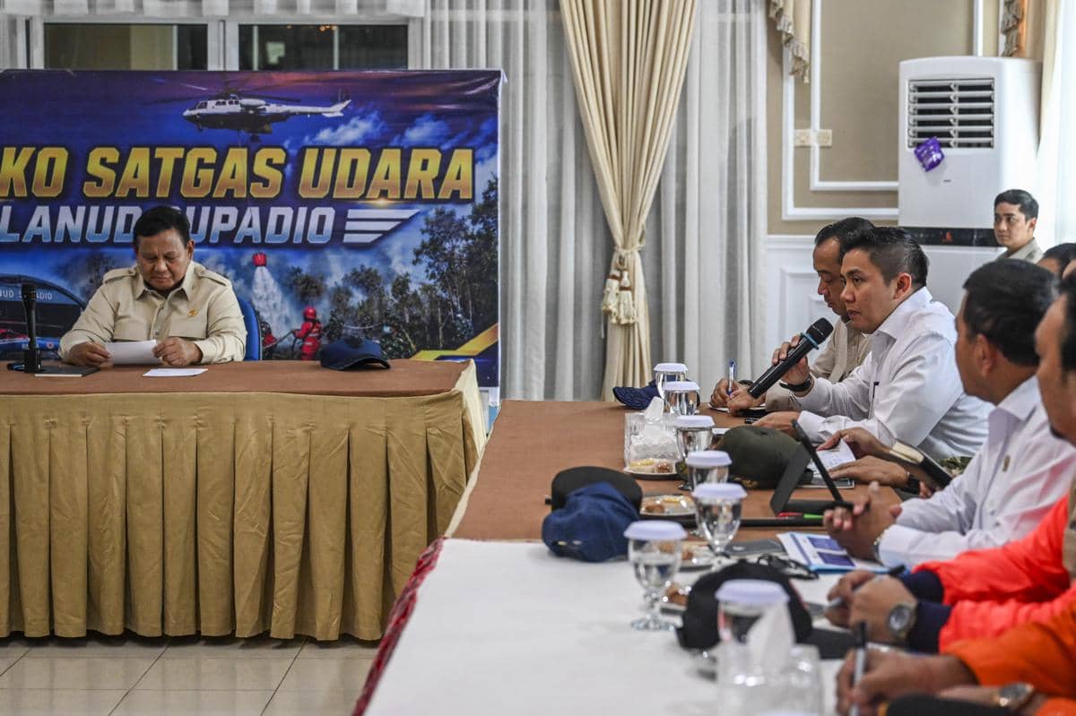 antarafoto-presiden-prabowo-pimpin-rapat-penanganan-kebakaran-hutan-dan-lahan-di-pontianak-1787390903.jpg