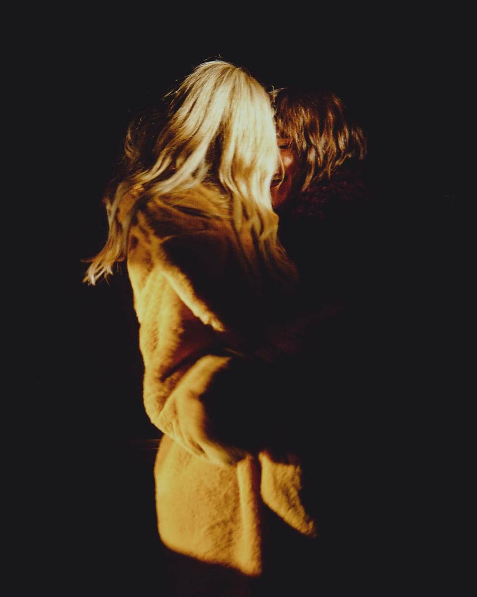 cuplikan MV Cara Delevingne (instagram.com/caradelevingne)
