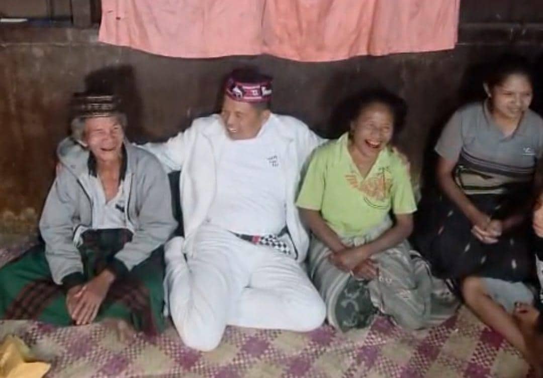 KDM Salurkan Langsung Bantuan Korban Gempa di Manggarai Timur