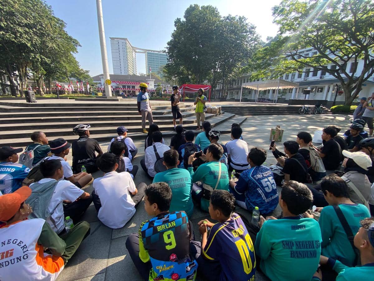 B2W Soroti Jalur Sepeda Bandung, Minta Ada Pembatas Beton