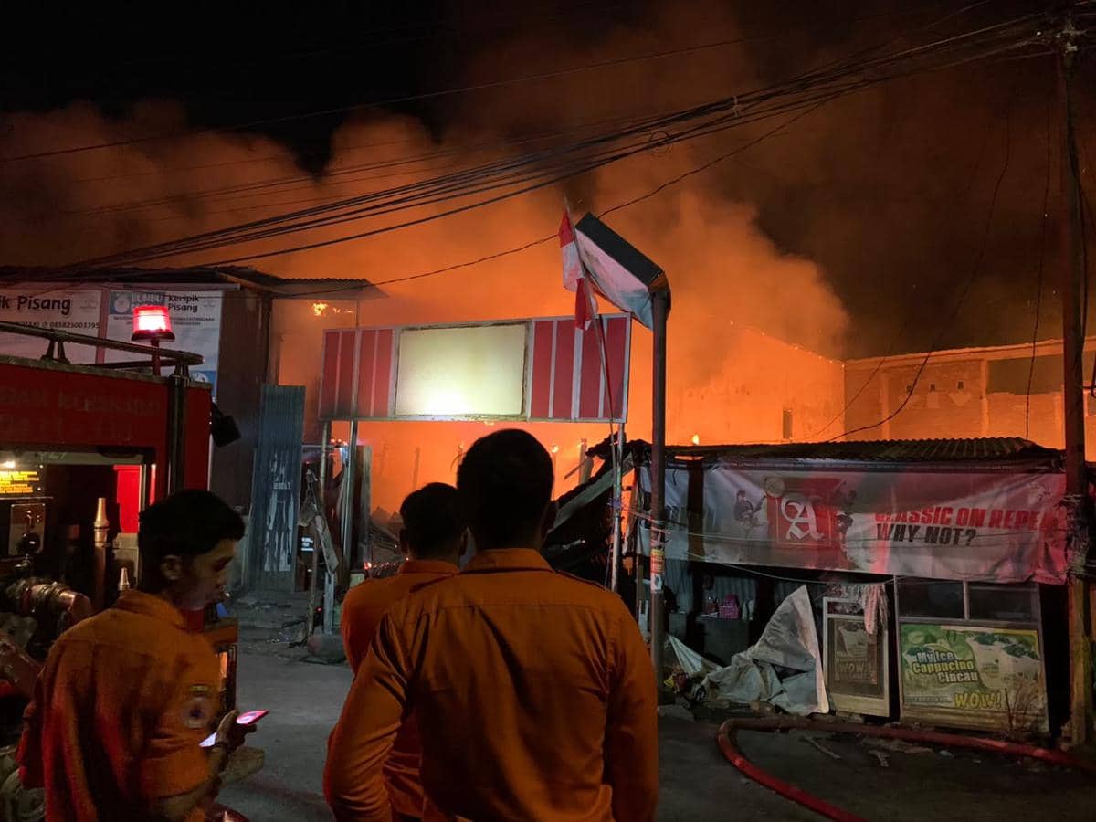 Kebakaran Dekat Pintu 0 Unhas Makassar, 10 Bangunan Hangus Terbakar