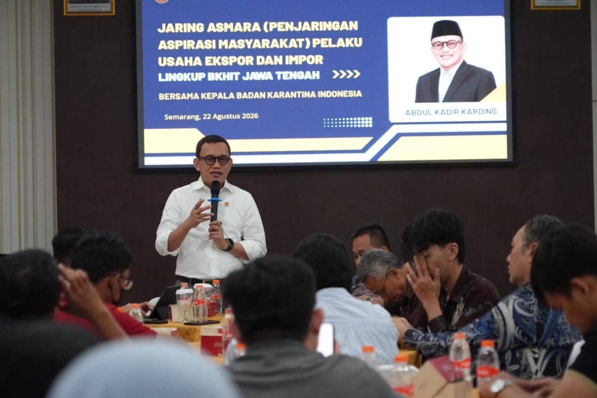 Kepala Barantin Abdul Kadir Karding berbicara di Forum Jaring Asmara di Kantor Barantin Jawa Tengah, Semarang.