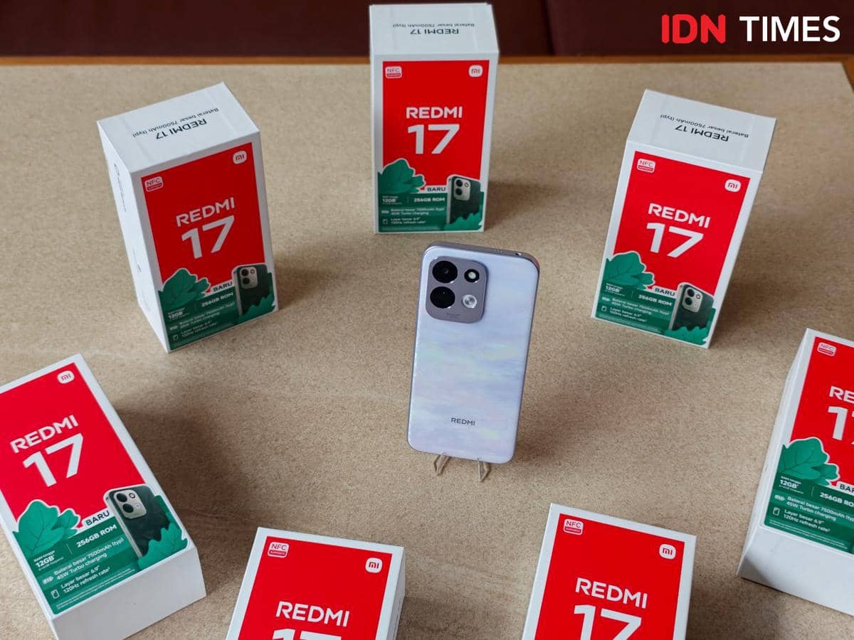 Tampilan smartphone REDMI 17 dalam foto produk, dengan desain perangkat sebagai fokus utama pada gambar.
