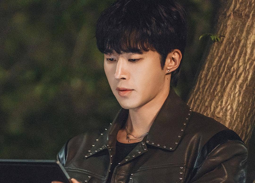 Moo Jin Sung di drama A Bona Fide Killer