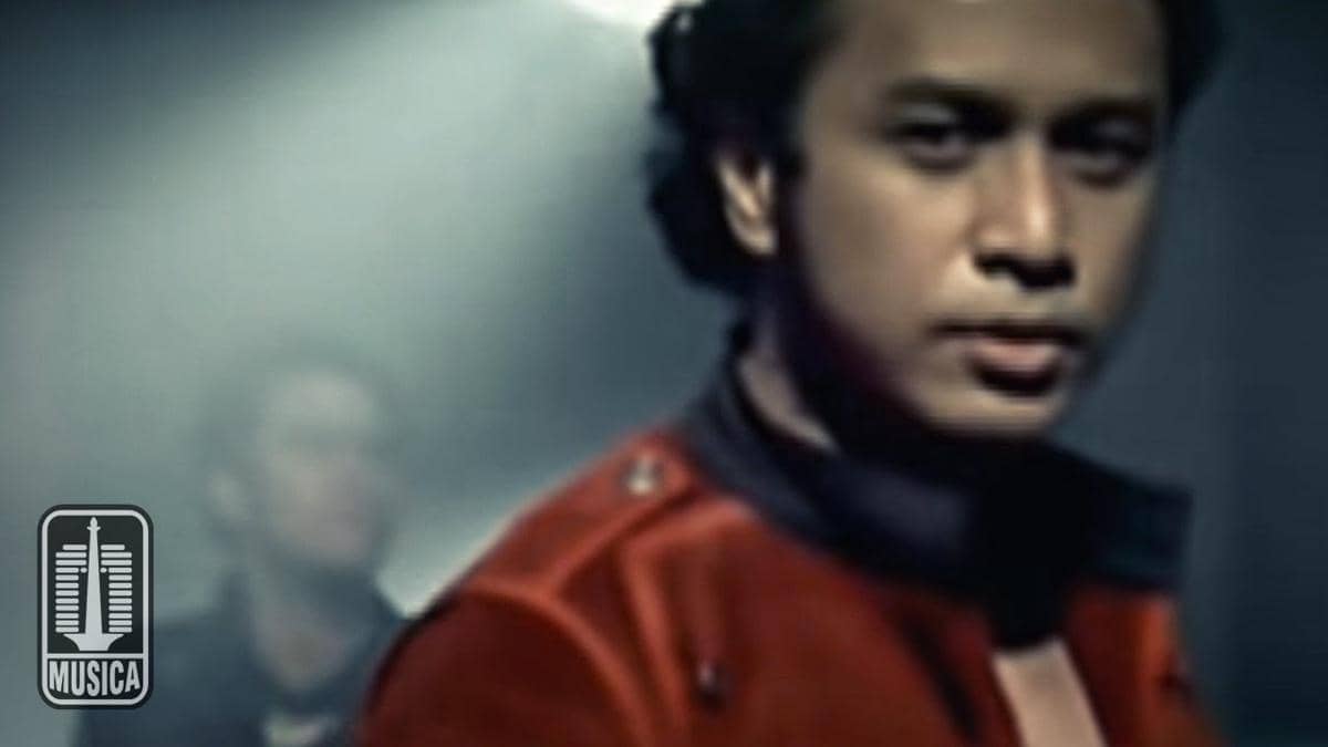 cuplikan video klip "Sang Mantan"