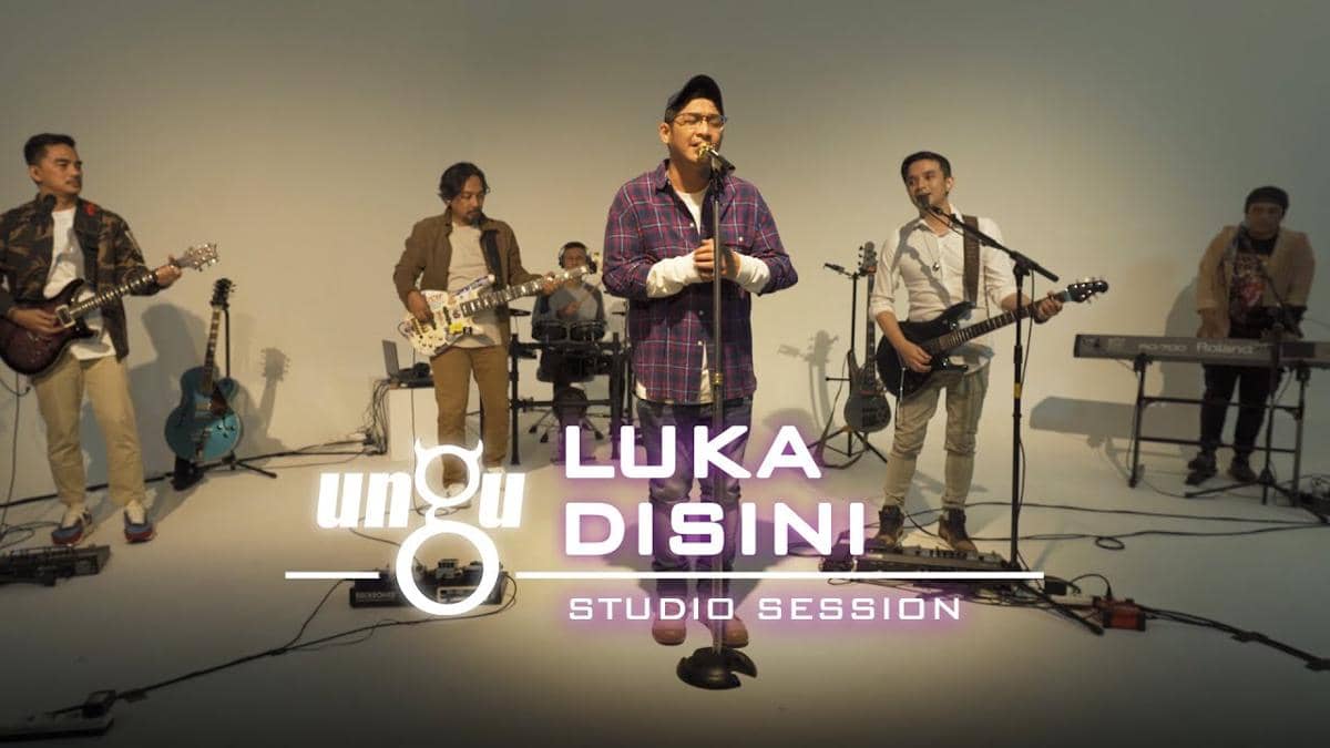 Ungu membawakan "Luka Disini"
