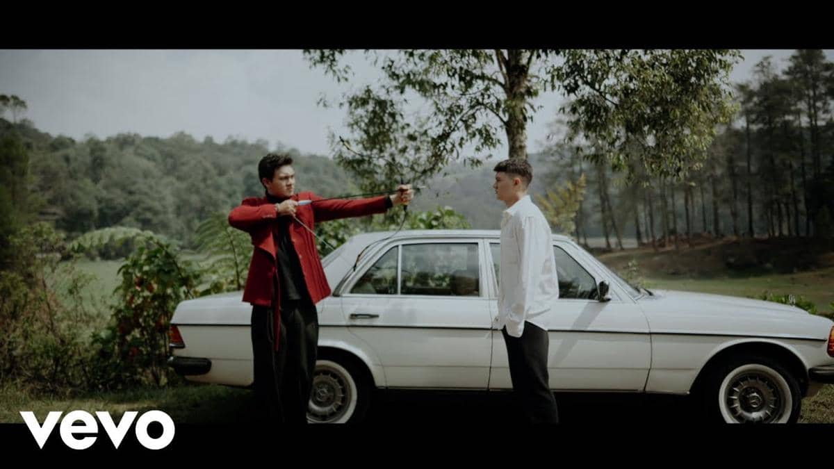 cuplikan video klip "Bernafaslah Sejenak"