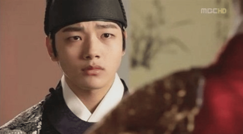 Yeo Jin Goo di drama The Moon Embracing the Sun