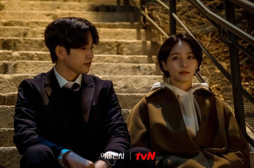 Park Jin Young dan Park Gyu Young di drama The Devil Judge