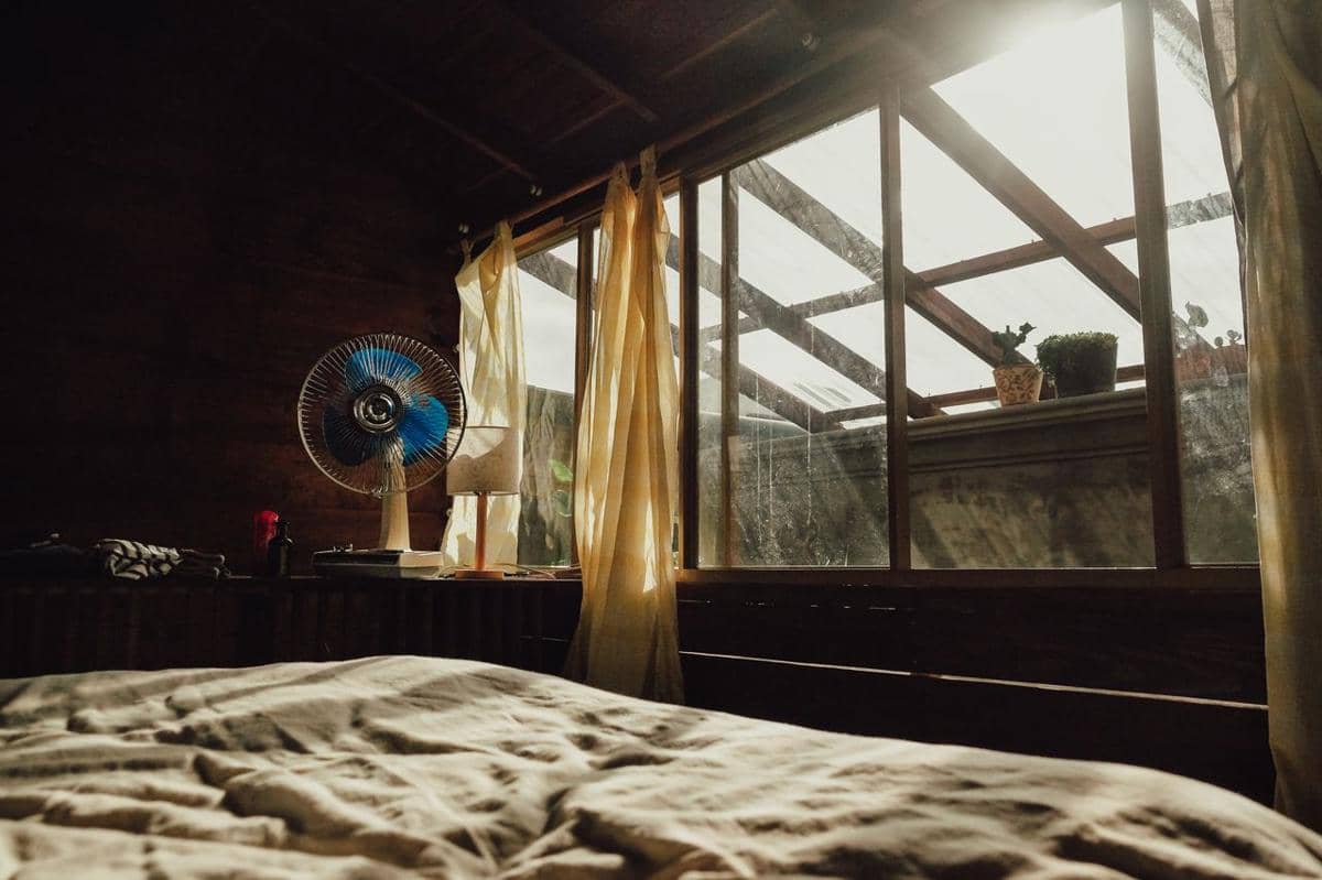 ilustrasi kipas angin kamar