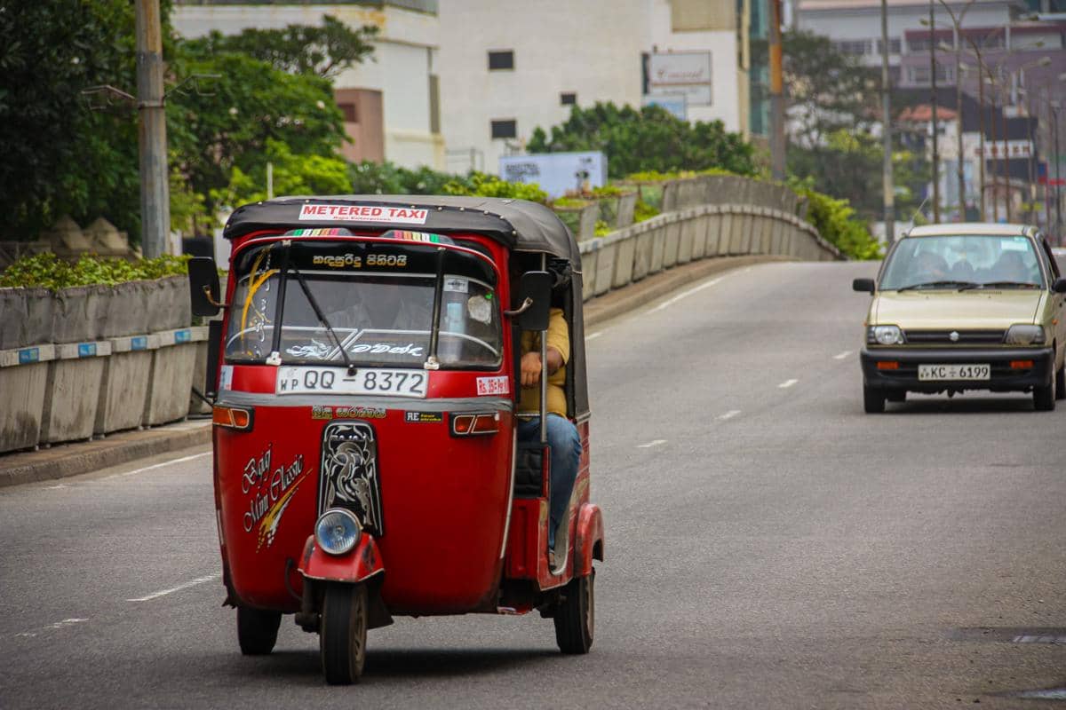 ilustrasi tuk-tuk di Sri Lanka 