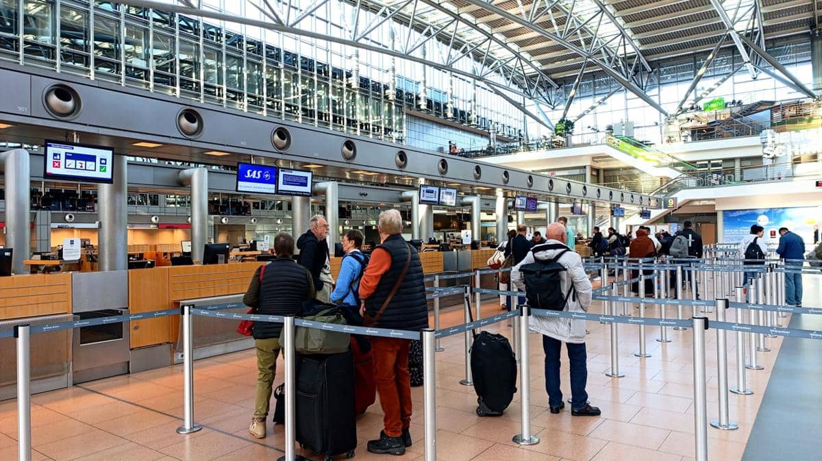 ilustrasi check-in di bandara
